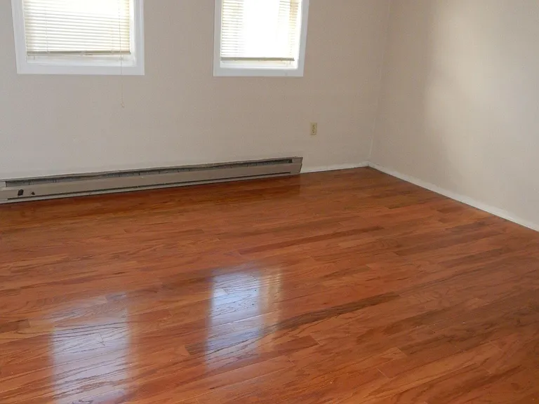99 S Lake Ave — Photo 3