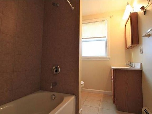 Full Bath with Shower Tub