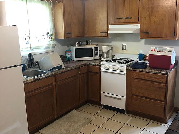 2nd image of 1130 Sunset Dr