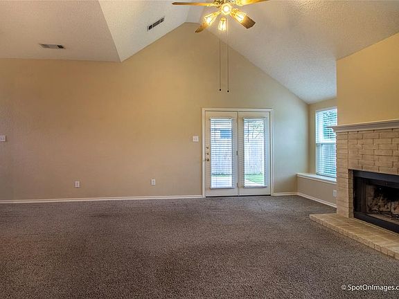 5th image of 135 Woodcreek Dr
