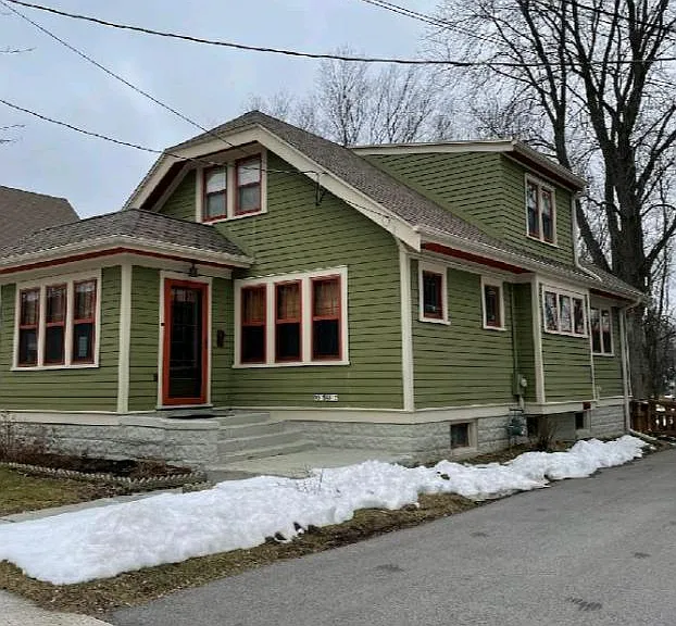W57N512 Hilbert Ave — Photo 2
