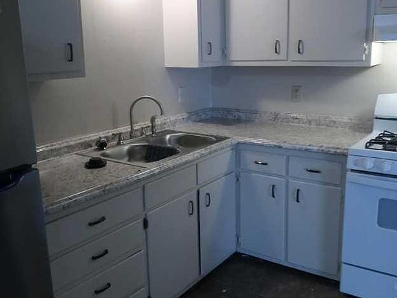 2nd image of 1118 E 9th St #38