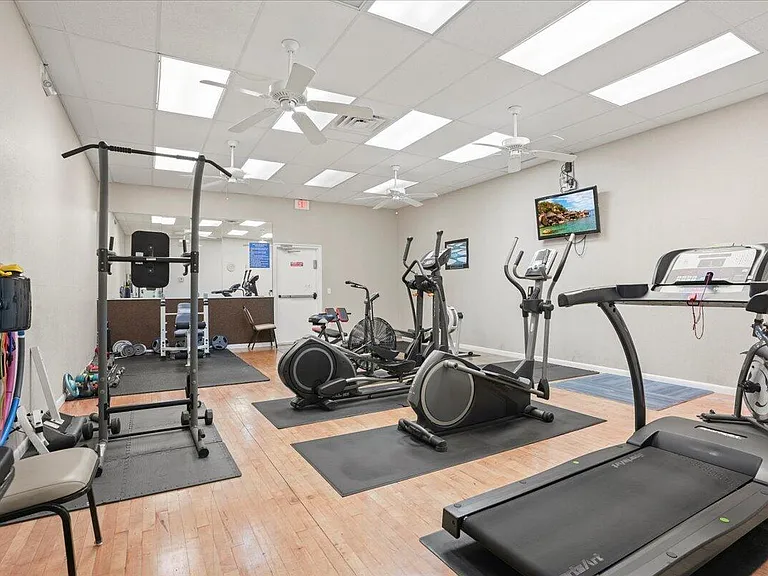 1810 Waterford Dr #6 — Photo 27