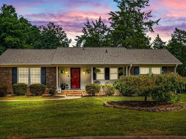 3004 Wellingford Dr, High Point, NC 27265