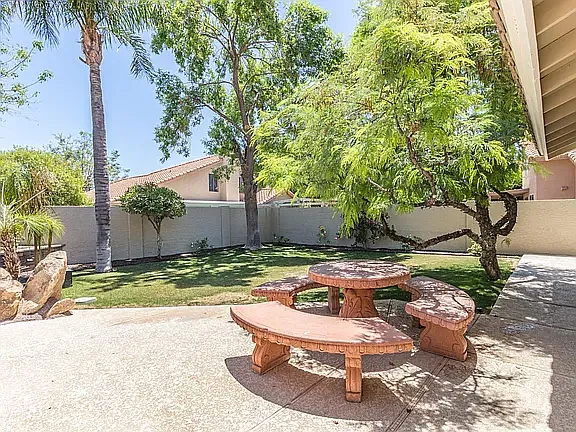 1211 E Drake Dr — Photo 10