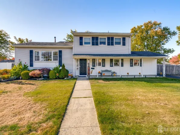 42 E Alton Pl, Old Bridge, NJ 08857