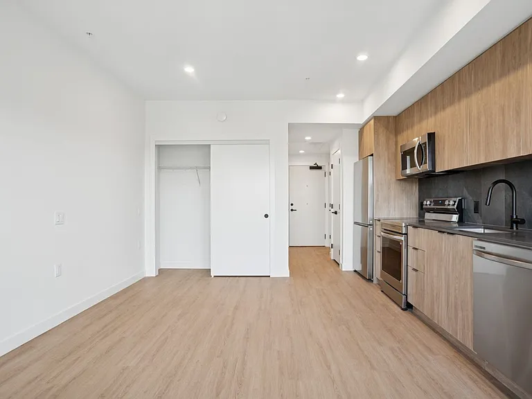 219 E 24th Ave — Photo 24