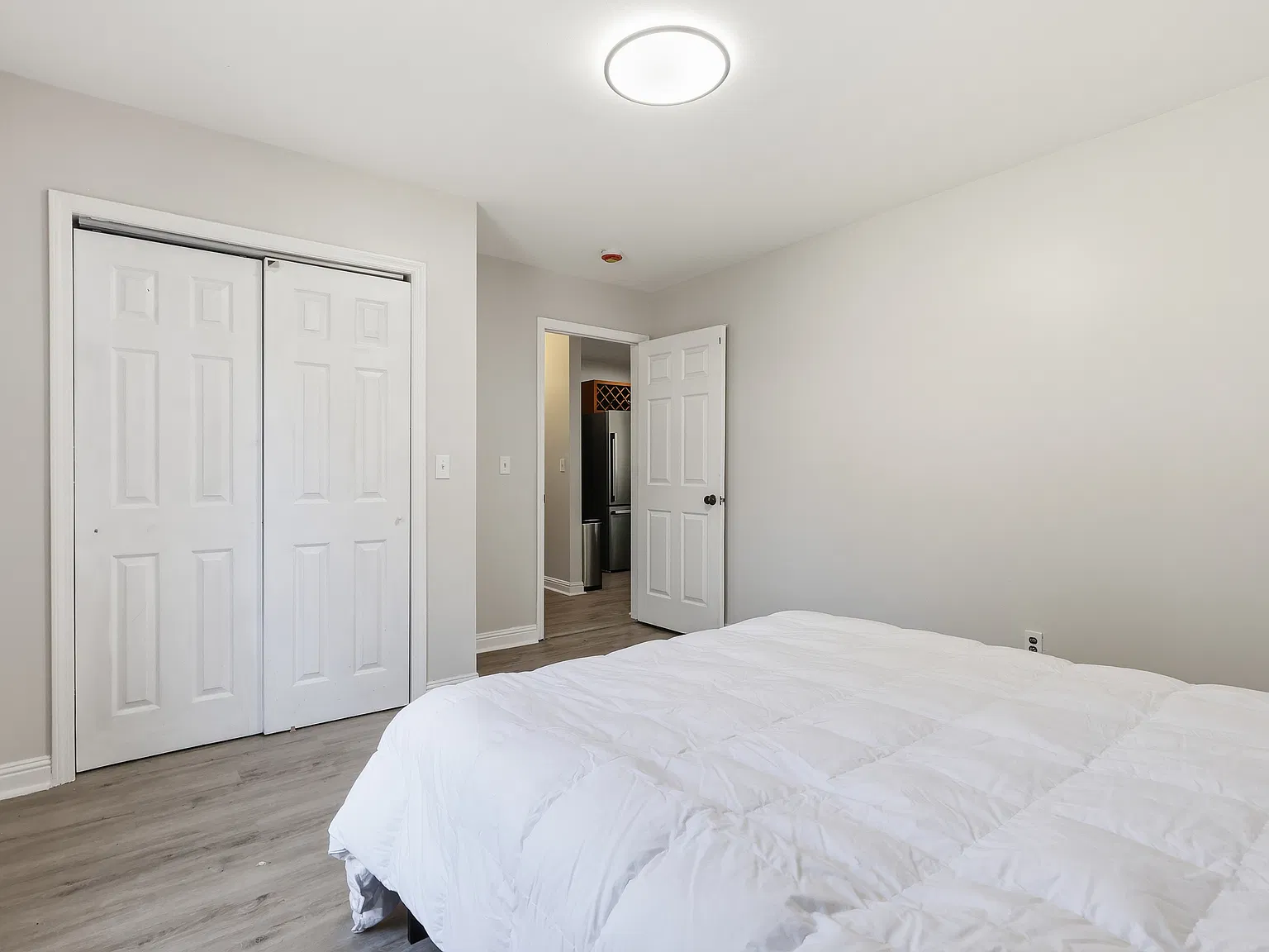 2 bed, 1043 sqft, $1,900 — Photo 2