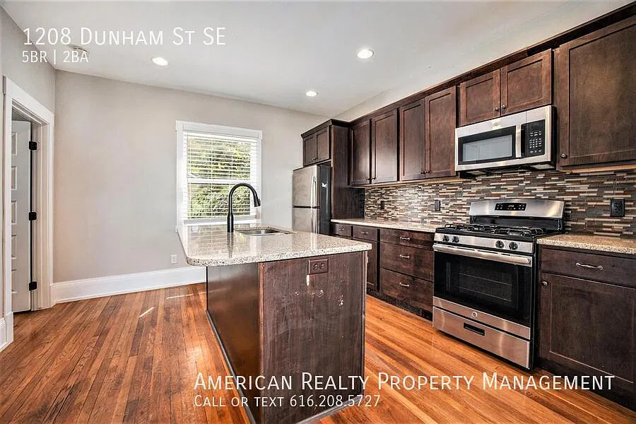 5 bed, 1560 sqft, $3,050 — Photo 3