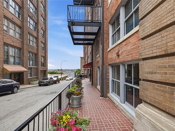 3rd image of 712 Broadway Blvd #503