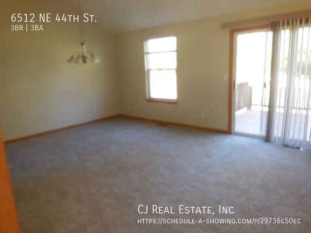 6512 NE 44th St — Photo 2