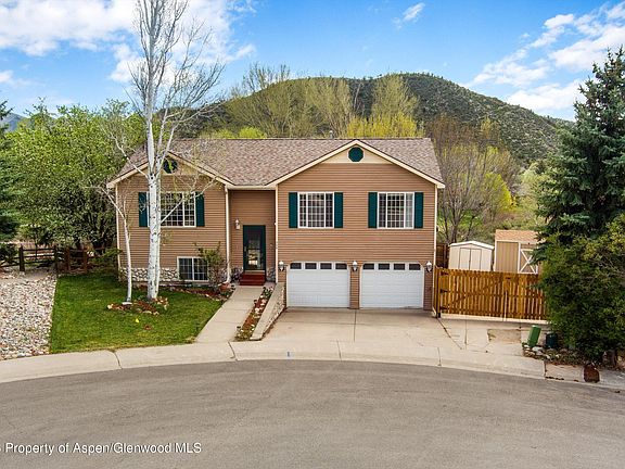 2nd image of 706 Oak Ct