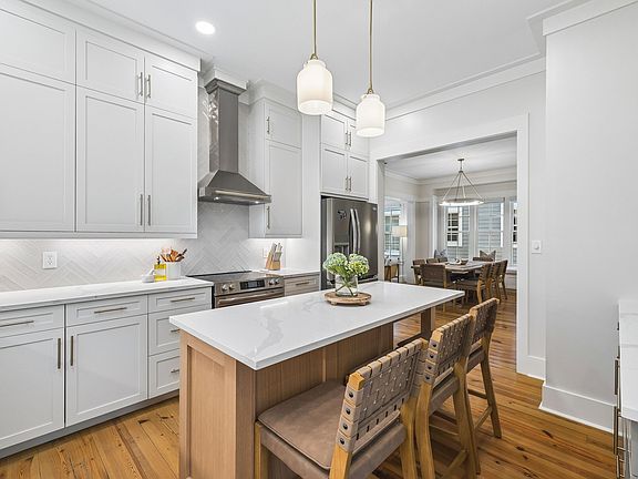 3rd image of 36 Thicket Cir