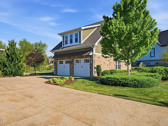 4th image of 113 Creek Side Ct