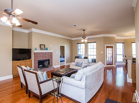 4th image of 2034 Valleyview Dr