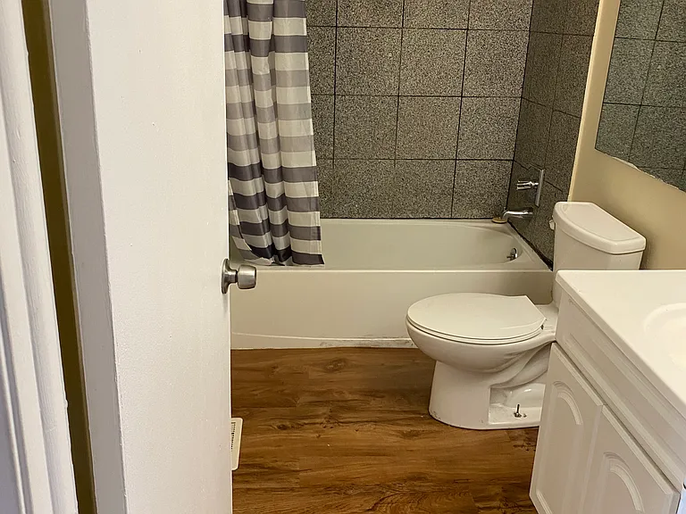441 Greentree Ln — Photo 21