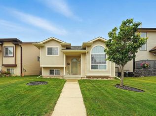 23 N Dubois Cres, Red Deer, AB T4R 3H8