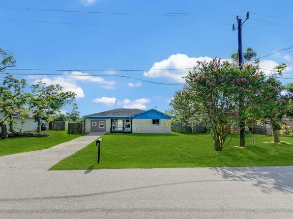 131 Lakewood Dr, Clute, TX 77531