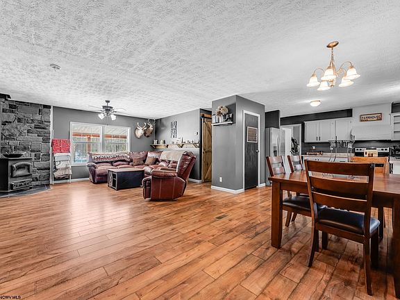 3rd image of 1010 Furfin Rd