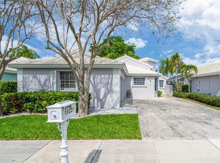 15221 Wilshire Cir S, Hollywood, FL 33027