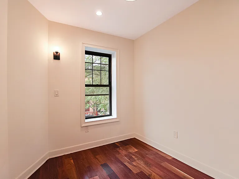733 Madison St #2 — Photo 4