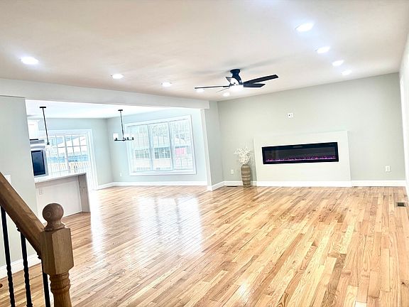 4th image of 106 Almira Rd