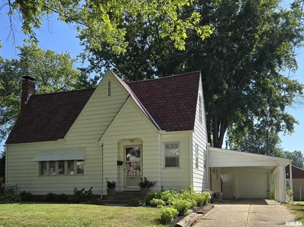617 N 2nd Ave, Canton, IL 61520