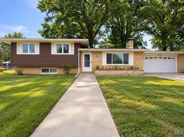 4806 Pierce Ln, Godfrey, IL 62035
