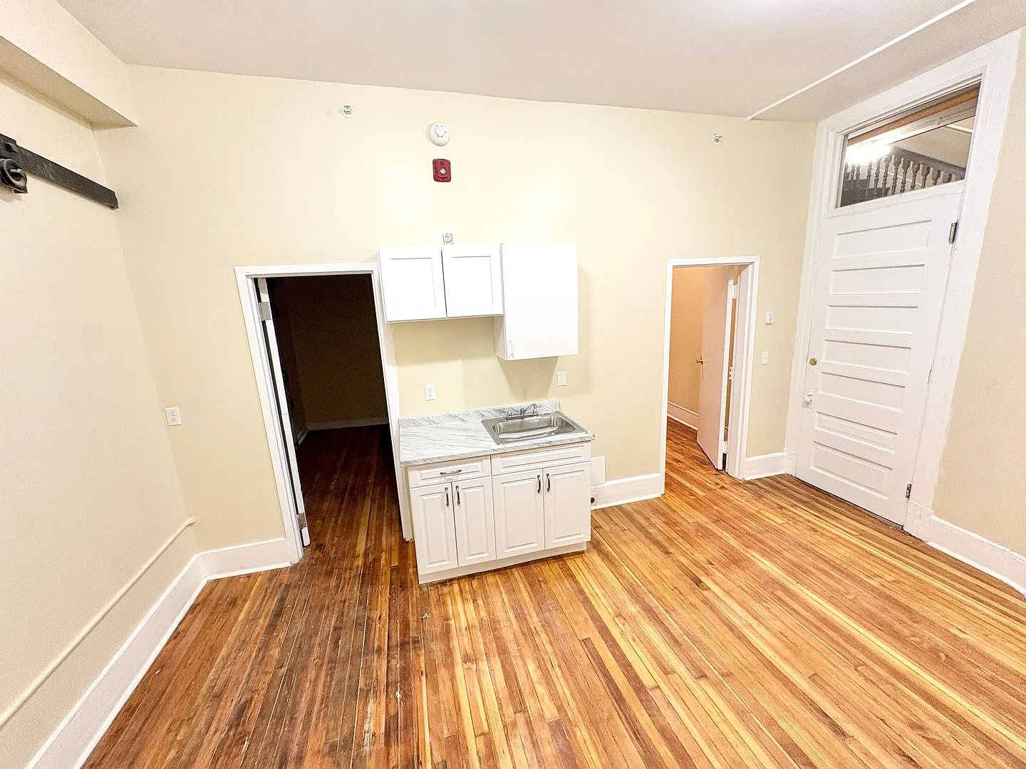 105 Bank St — Photo 3