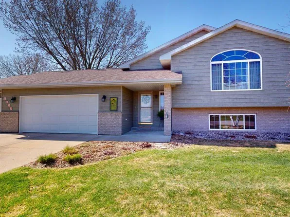 1032 15th St S, Brookings, SD 57006