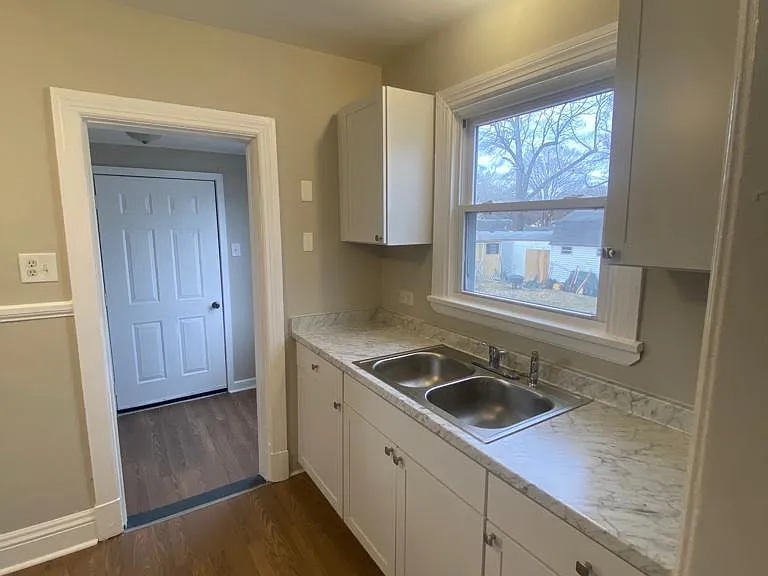 108 N Ivy Ave — Photo 3