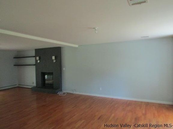 4th image of 128 Prospect St