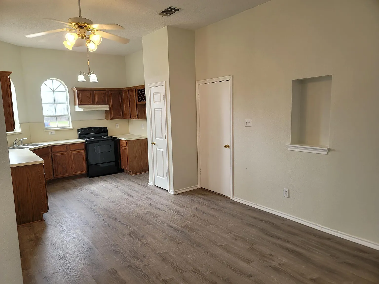 3 bed, 1286 sqft, $1,850 — Photo 3