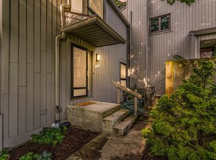 2174 Overlook Ct, Ann Arbor, MI 48103