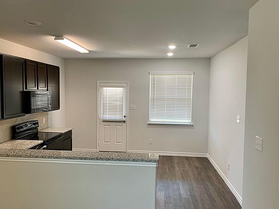 4th image of 1306 Fantail Ln