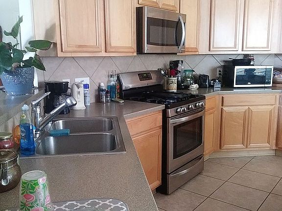 5th image of 925 Autumn Brook St