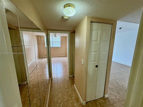4th image of 2821 Somerset Dr APT 407