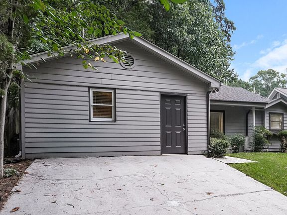 3rd image of 599 Maple Dr