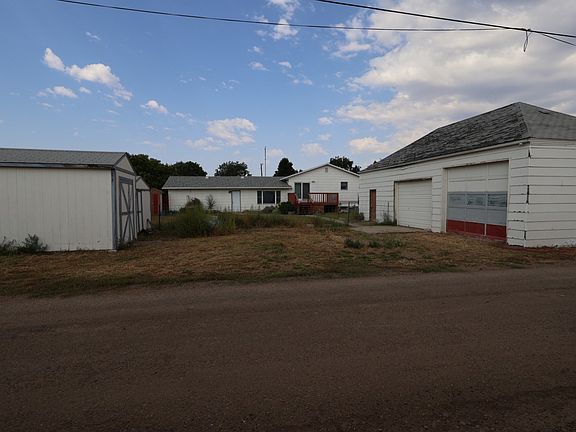 4th image of 109 8th Ave NW