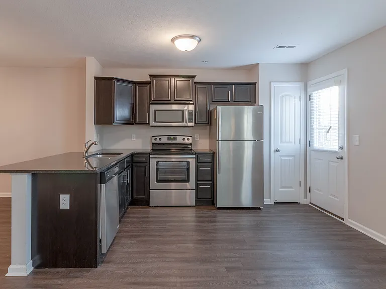 121 Melbourne Dr #D — Photo 6