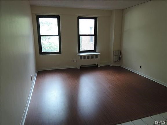 5th image of 171 Pearsall Dr APT 2D