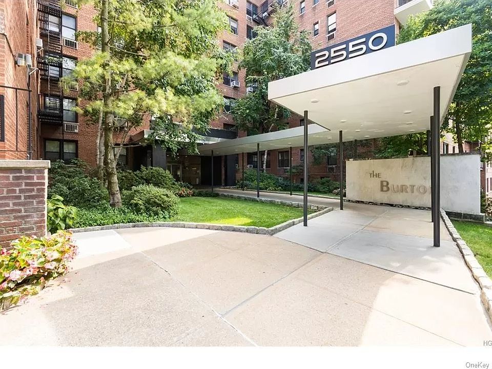 1st image of 2550 Independence Ave APT 5R