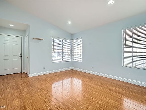 4th image of 4688 Belshire Dr