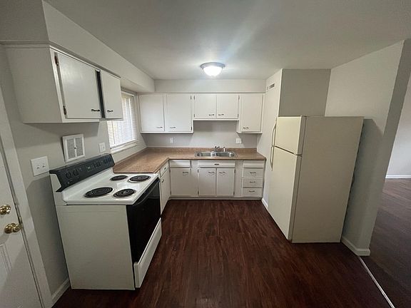 3rd image of 4669 Hilton Ave APT D