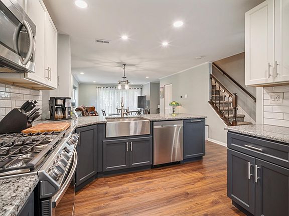 5th image of 29 Seneca Dr #1051