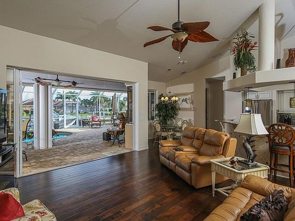 5th image of 316 Palm Isles Ct