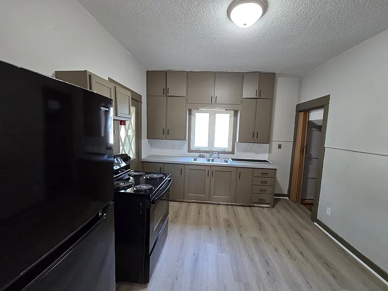 422 Baltimore St — Photo 8