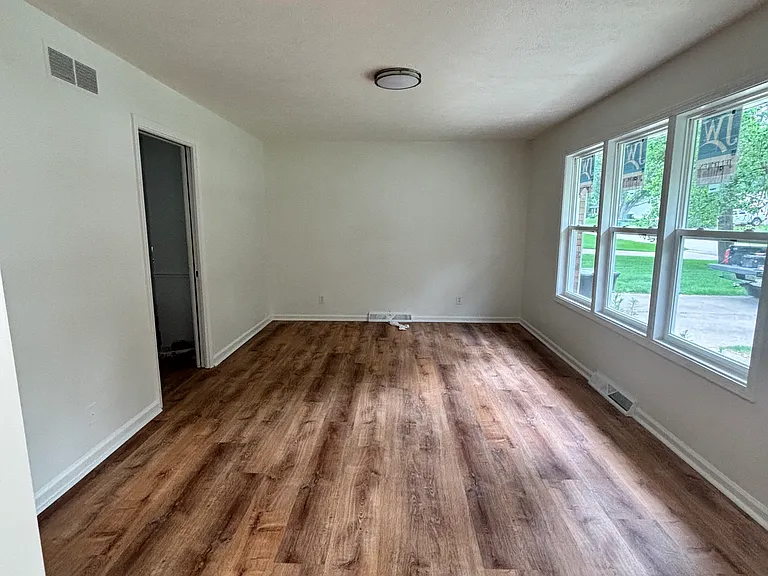16765 Valley Forge Ln — Photo 2