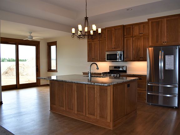 lots of dining space, lots of entertaining space