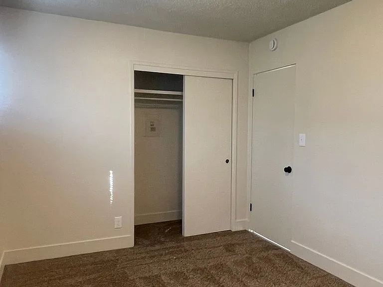 1090 N Court St — Photo 9